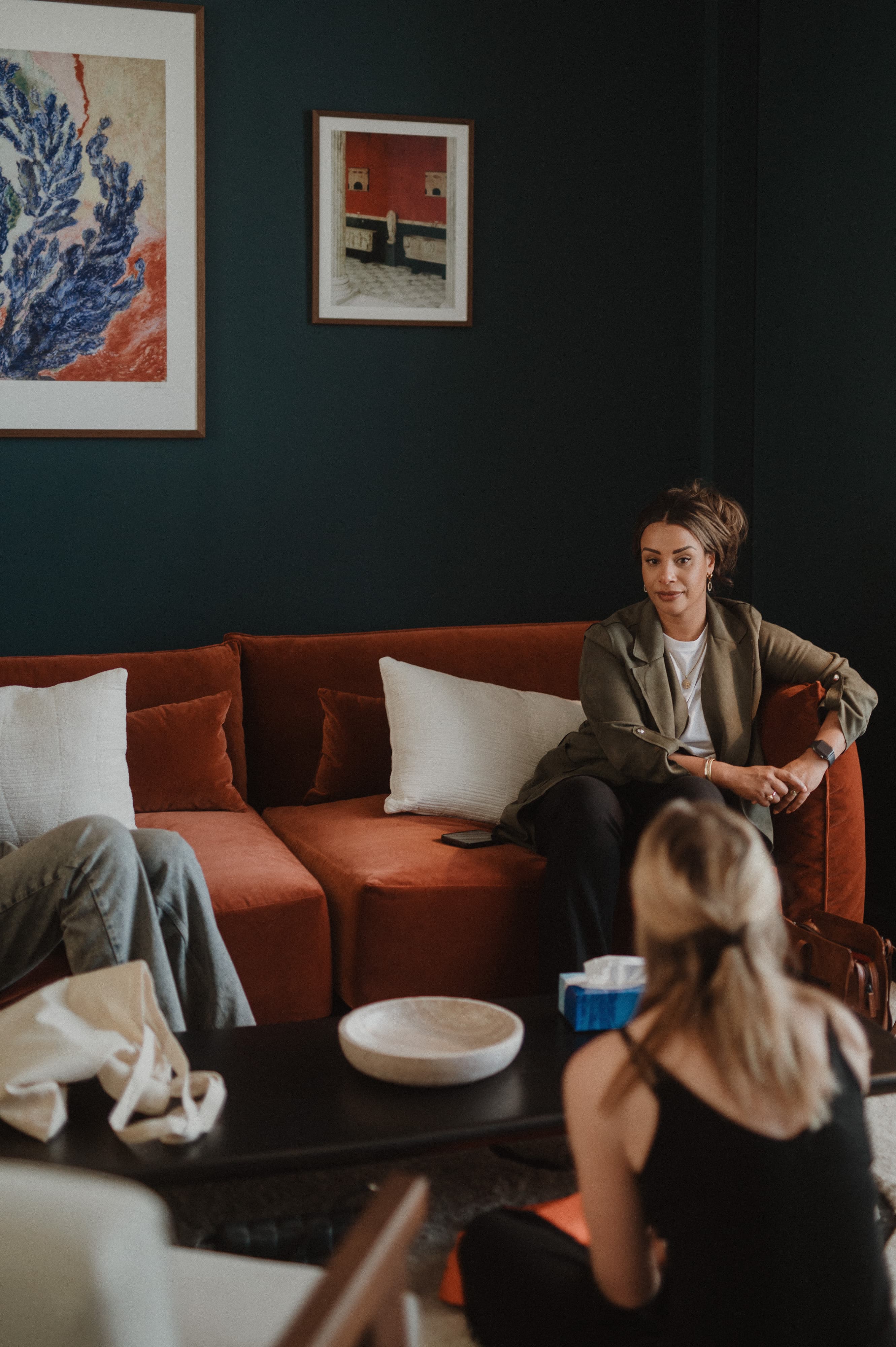 Collega's om je heen